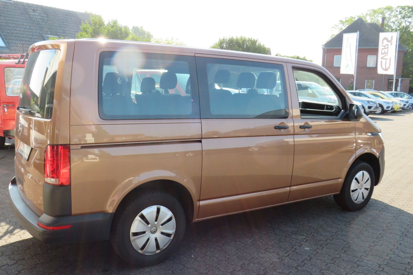 Fahrzeugabbildung Volkswagen T6.1 Kombi TDI 9SITZE GRA PDC APP-CONNECT SITZH.