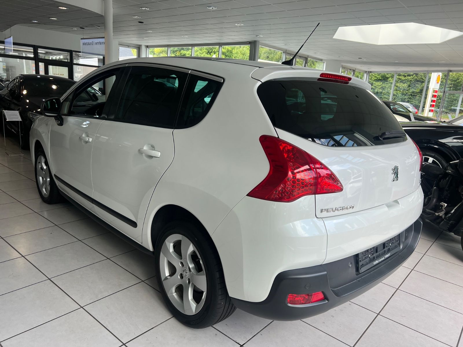 Fahrzeugabbildung Peugeot 3008 Business-Line Automatik