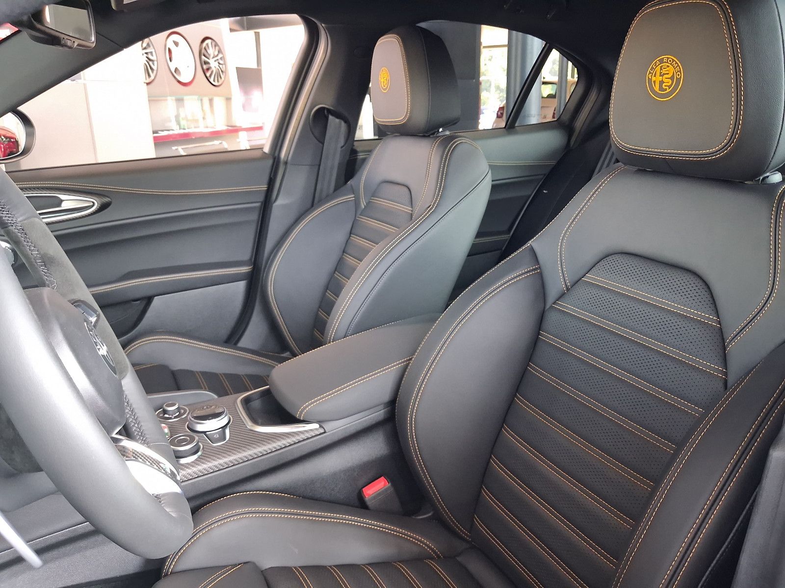Fahrzeugabbildung Alfa Romeo Giulia Quadrifoglio Oro