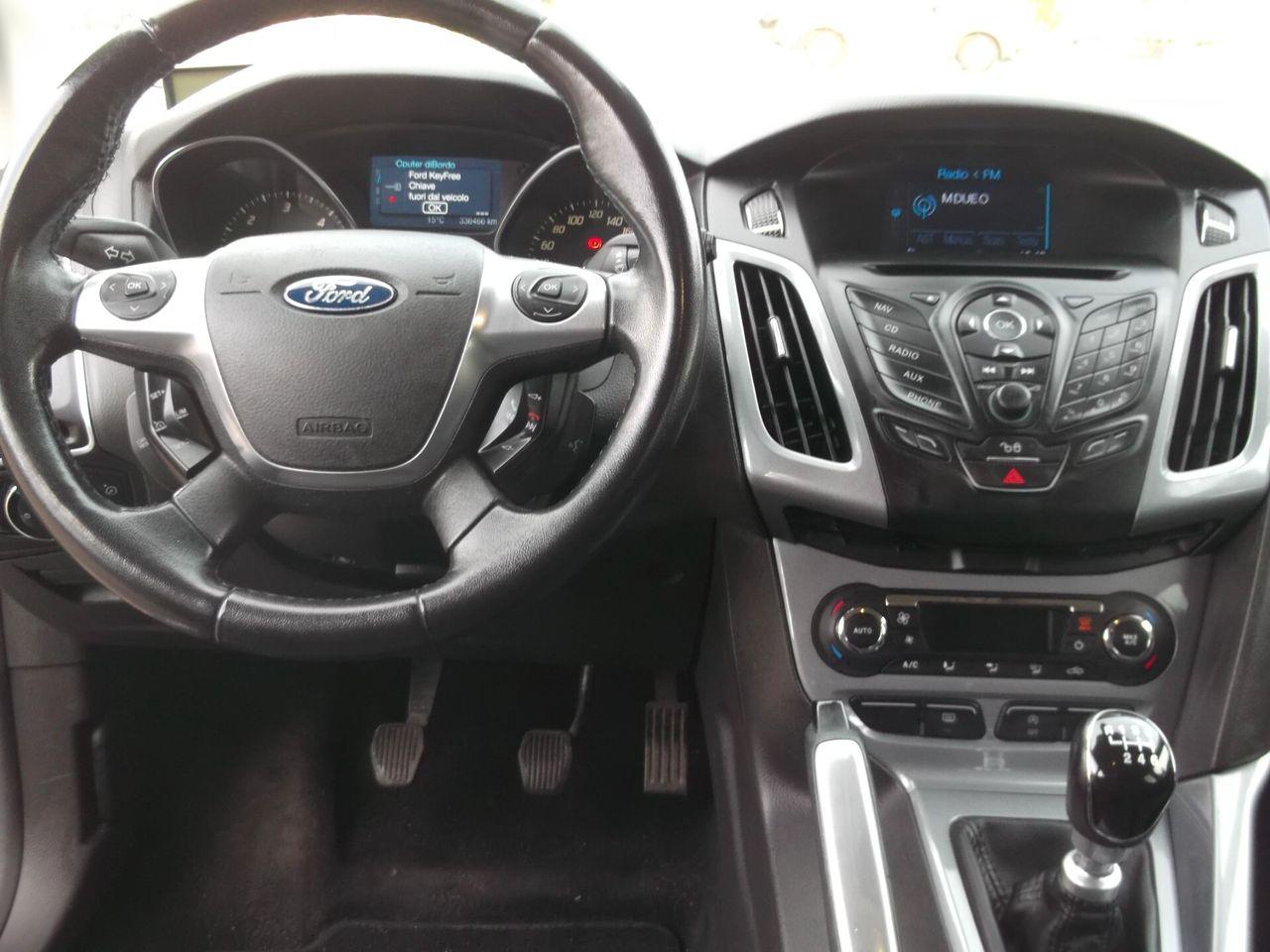 Ford Focus 2011 — photo 10