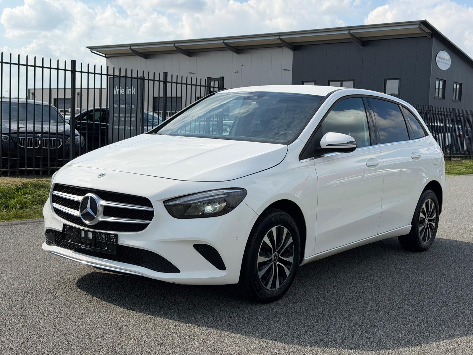 Mercedes-Benz B 200d AMG Performance Widescreen Leder Camera