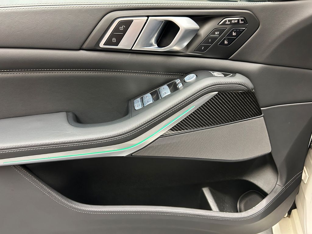 BMW X7 M60 i *AERODYNAMIK*SKY LOUNGE*AHK*EXKLUSIVE*