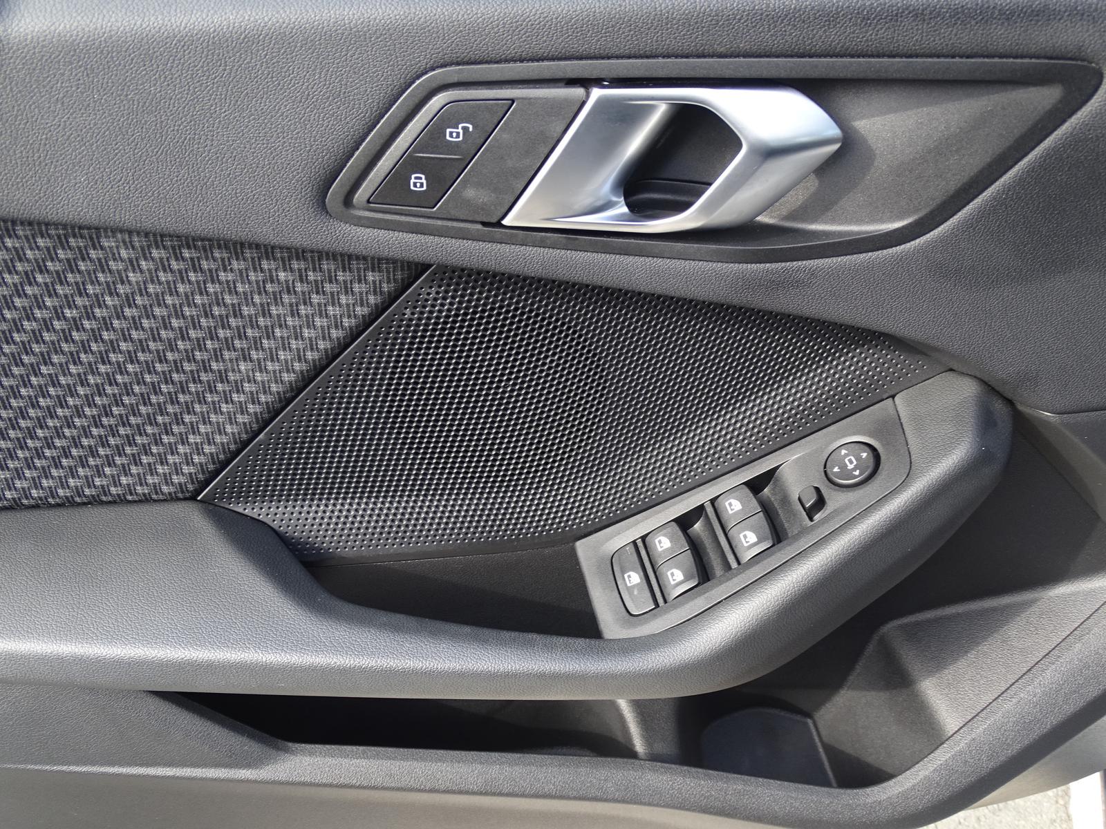 BMW 118i Advantage*STEPTRONIC*LED*NAVI*SHZG*PDC*DAB*