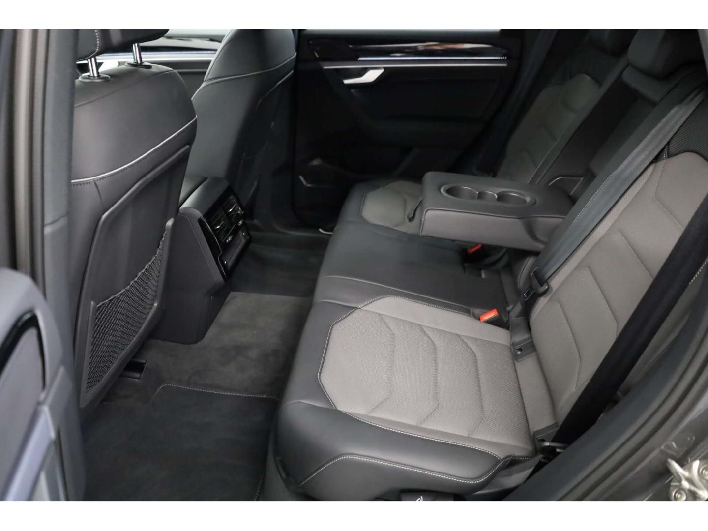 Volkswagen Touareg 3.0 TDI V6 4Mot. R-Line Tip Luftf./Leder