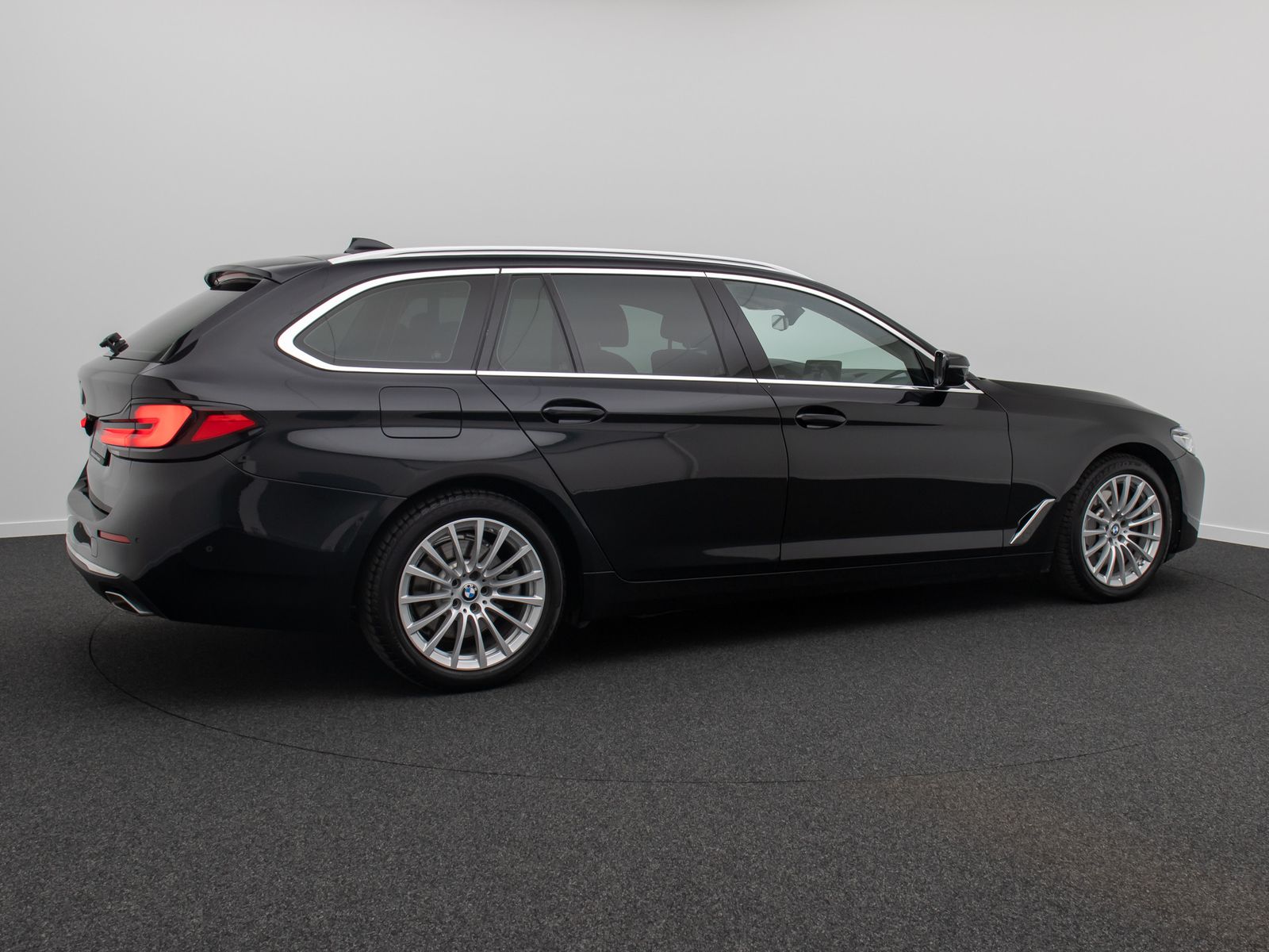 Fahrzeugabbildung BMW 530i xD Luxury Line DAB Kamera HUD HiFi Panorama