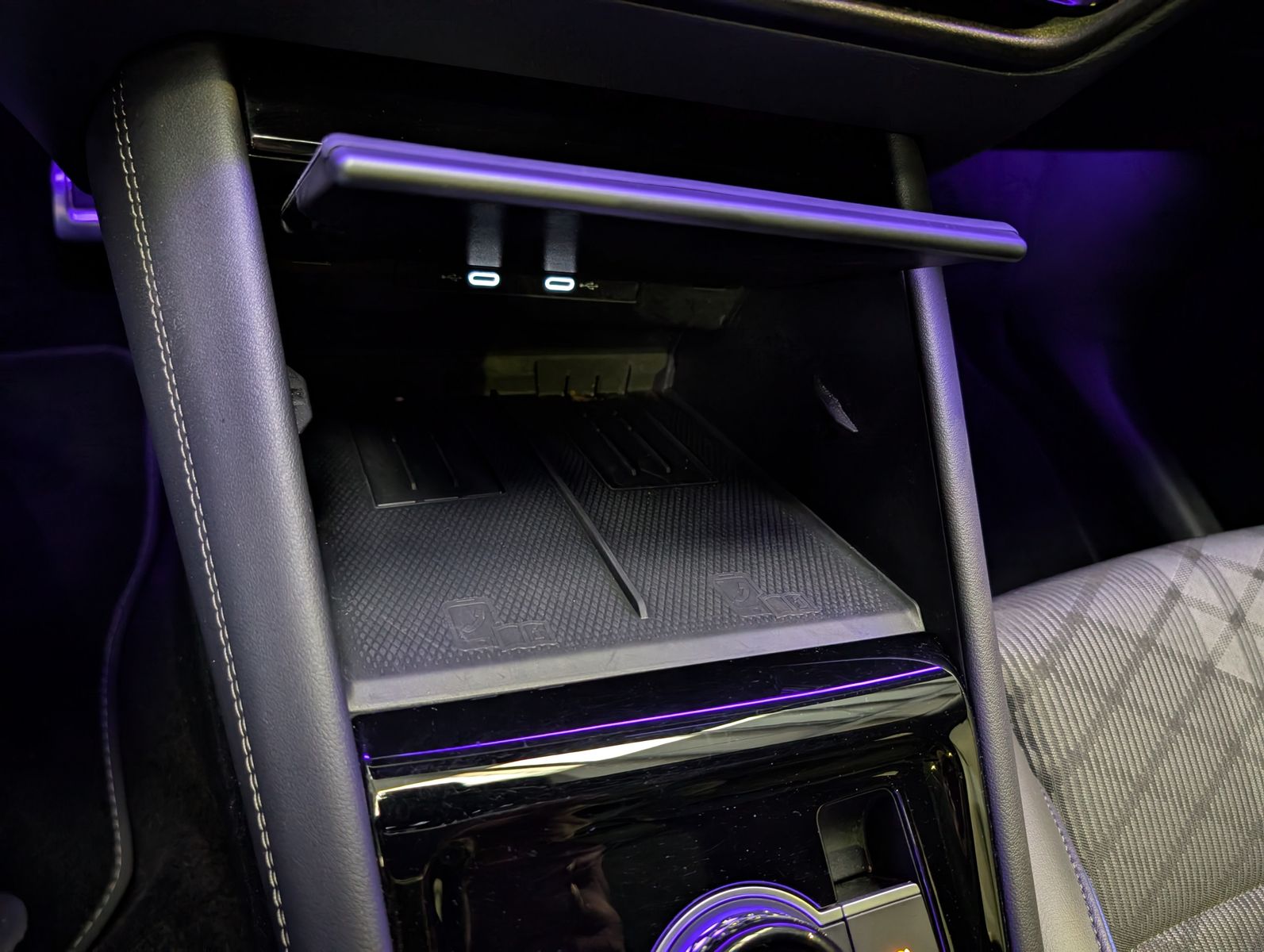 Fahrzeugabbildung Volkswagen Tayron 2.0TDI 4M R-Line 7-Sitz 360° H/K Pano AHK