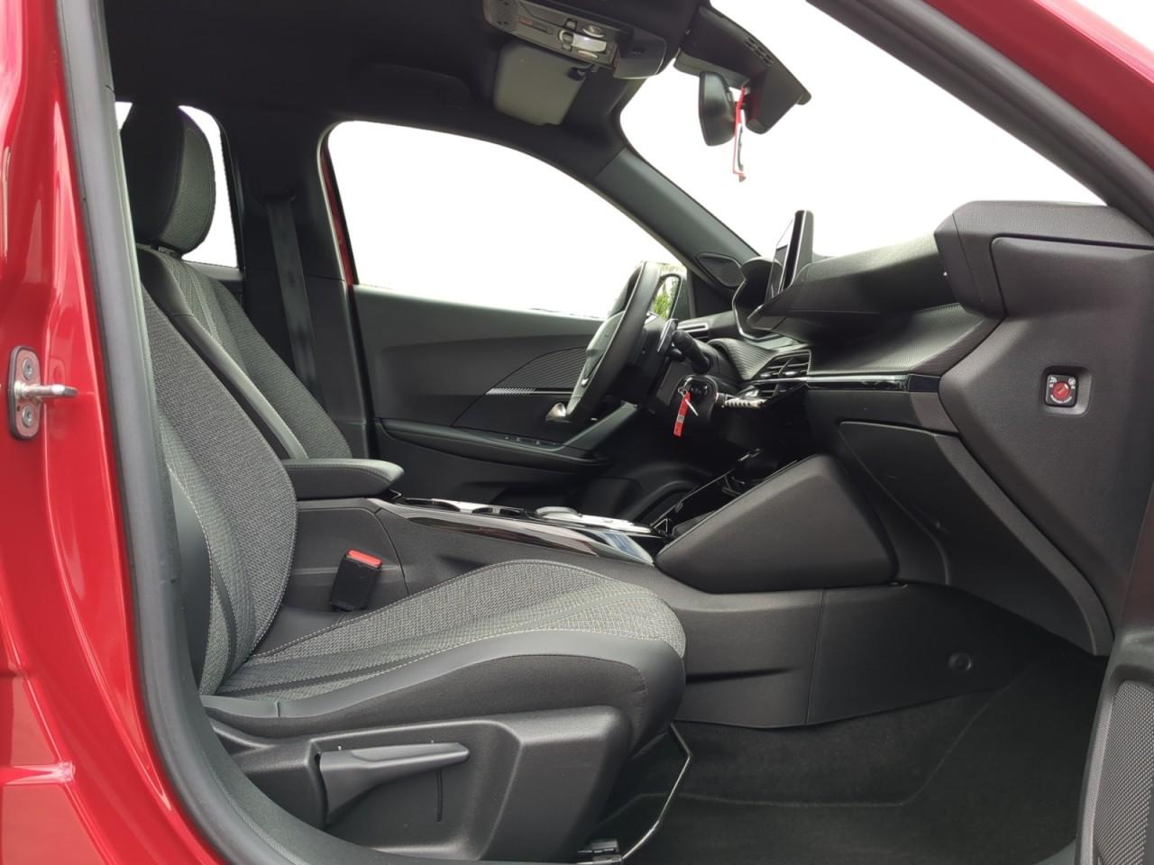 Peugeot 2008 AllureBlueHDi 130 EAT8+Temomat+NAVI+DAB+LED