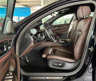Fahrzeugabbildung BMW 540i xD M Sport ACC HUD 360° DAB H/K DisplKey