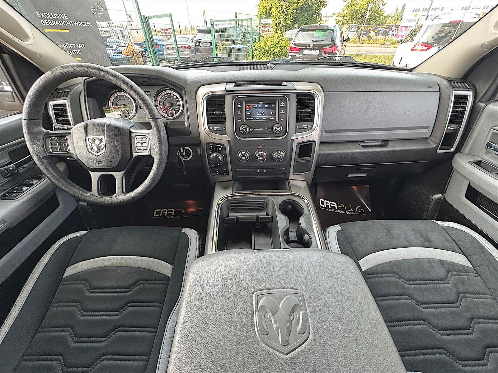 Fahrzeugabbildung Dodge RAM 5.7 V8 HEMI Night PUNISHER 4x4 LONGBED 19%