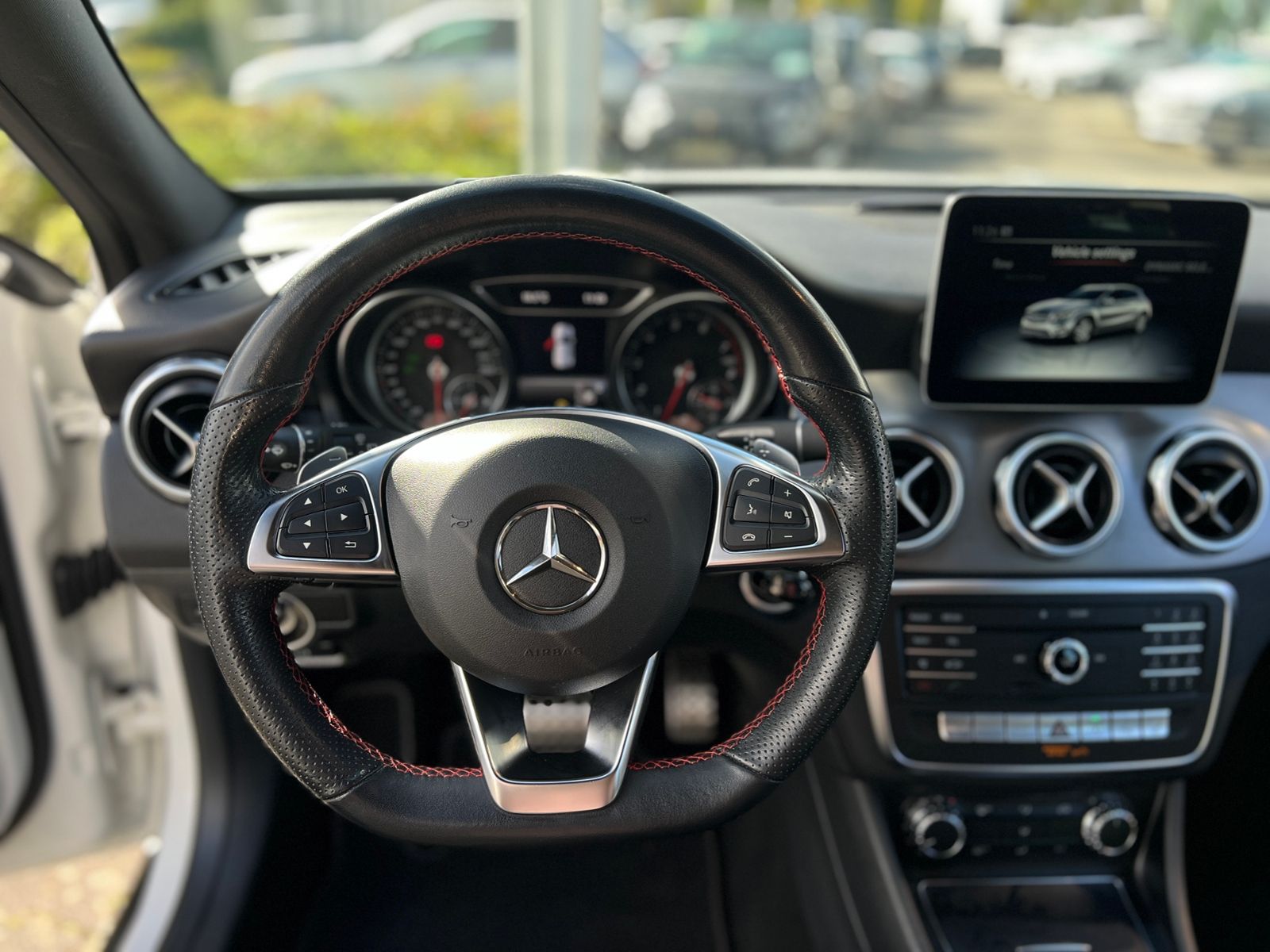 Fahrzeugabbildung Mercedes-Benz GLA 200 AMG LINE LED NAV SHZ RFK 19"