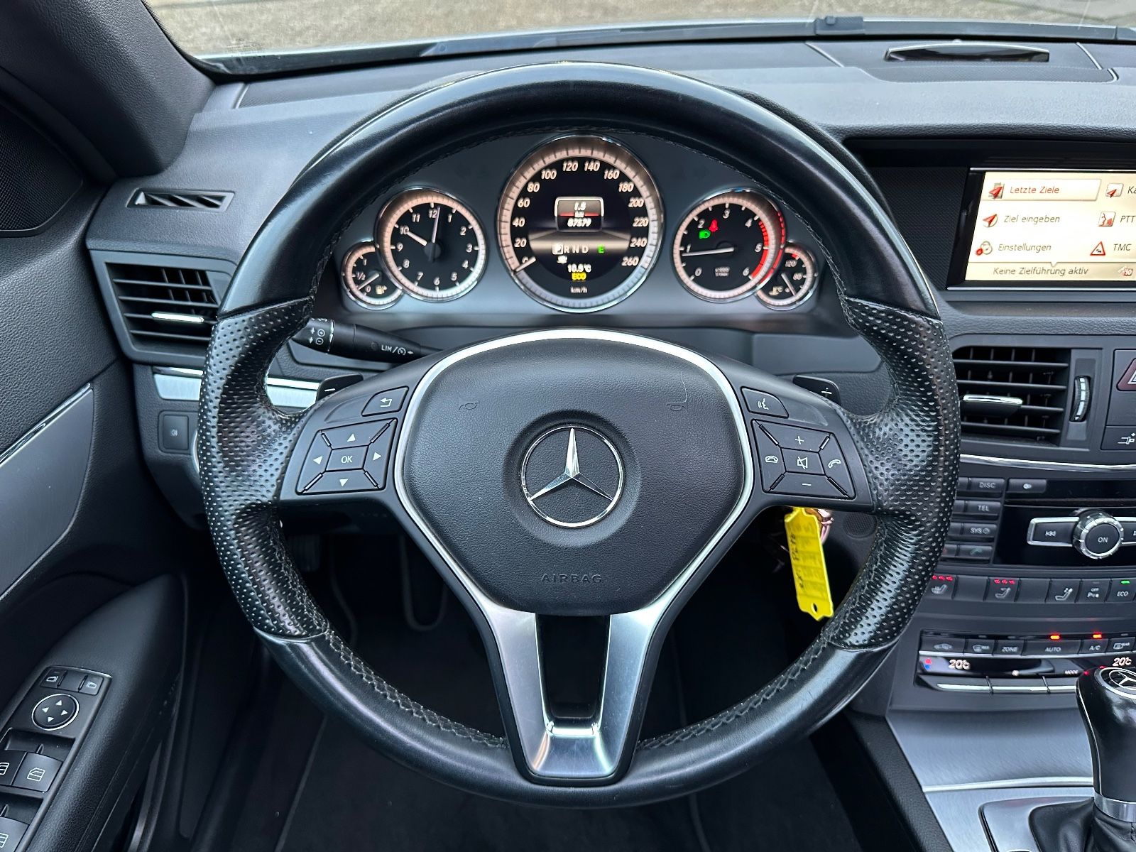 Fahrzeugabbildung Mercedes-Benz E 220 CDI Cabrio AMG BiXenon/AirScarf/Navi/Leder