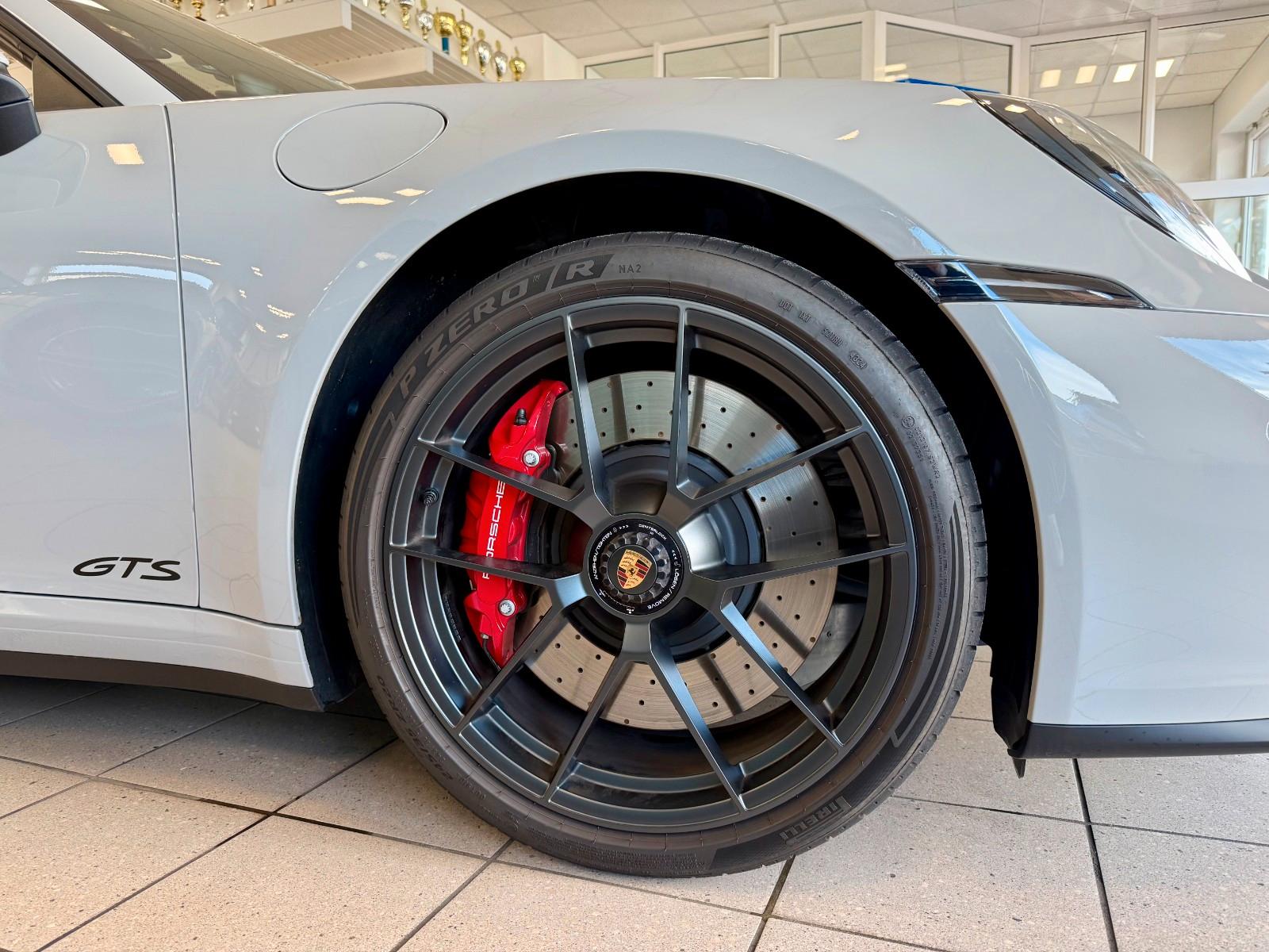 Porsche 911 992 Carrera 4 GTS Cabrio