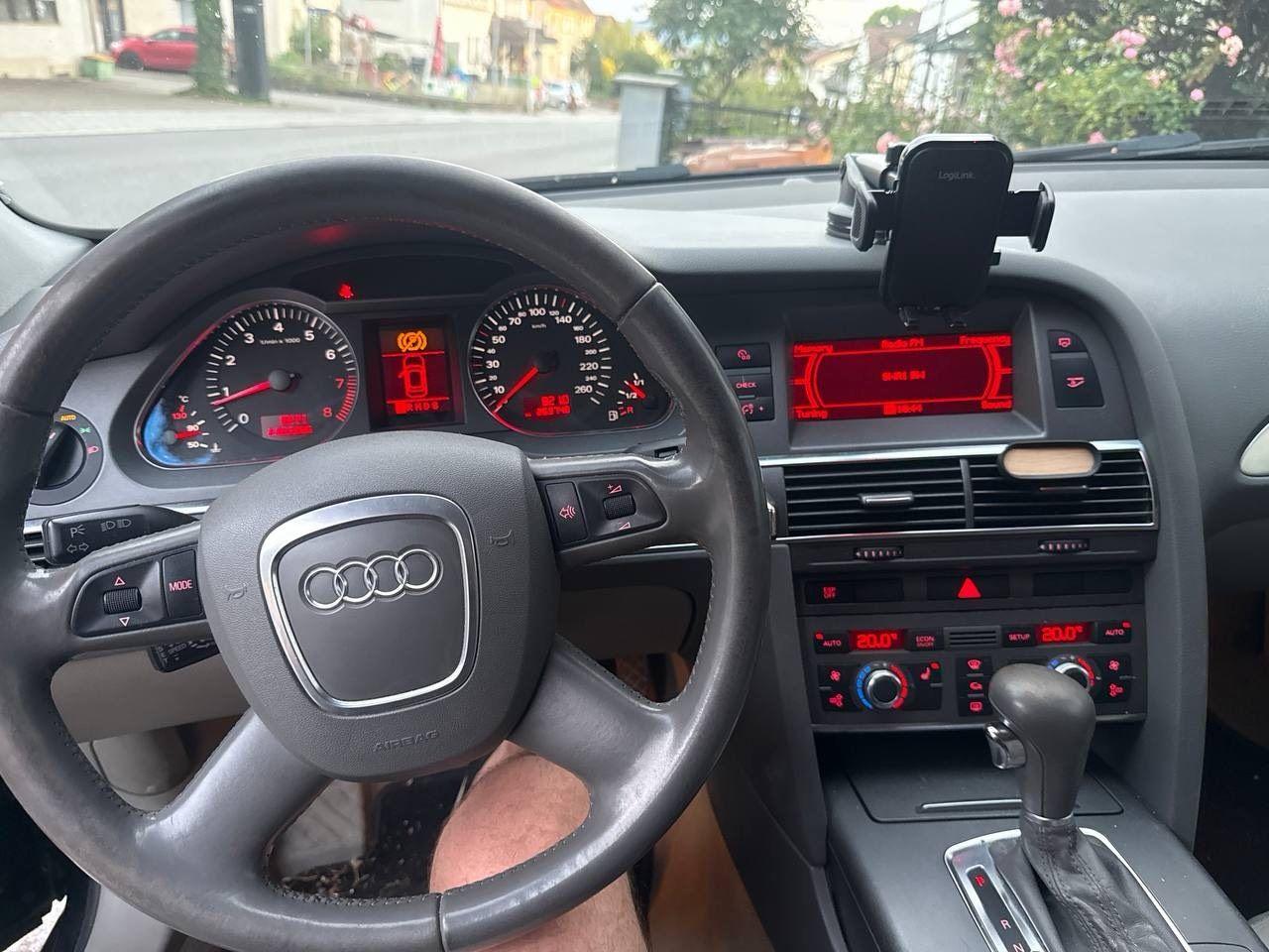 Audi A6 2006 — салон