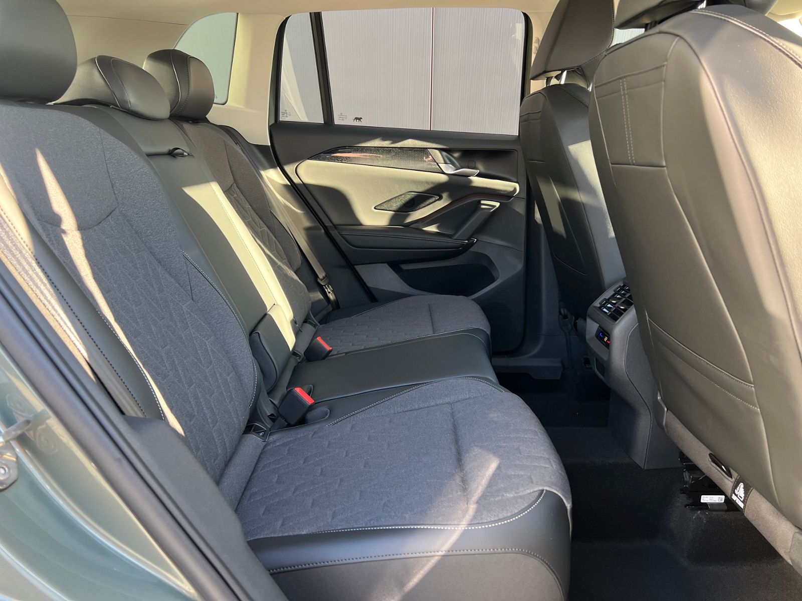 Fahrzeugabbildung Volkswagen Tiguan LIFE 1.5 eTSI DSG *AHK, LED Plus, Kamera,