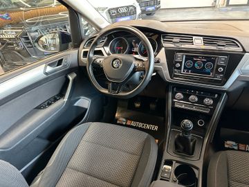 MYAUTOCENTER – Gebraucht- und Jahreswagen mit Werkstattservice in Pfaffenhofen Volkswagen Touran *1.HAND*Tempo*Klima*AHK*PDC*