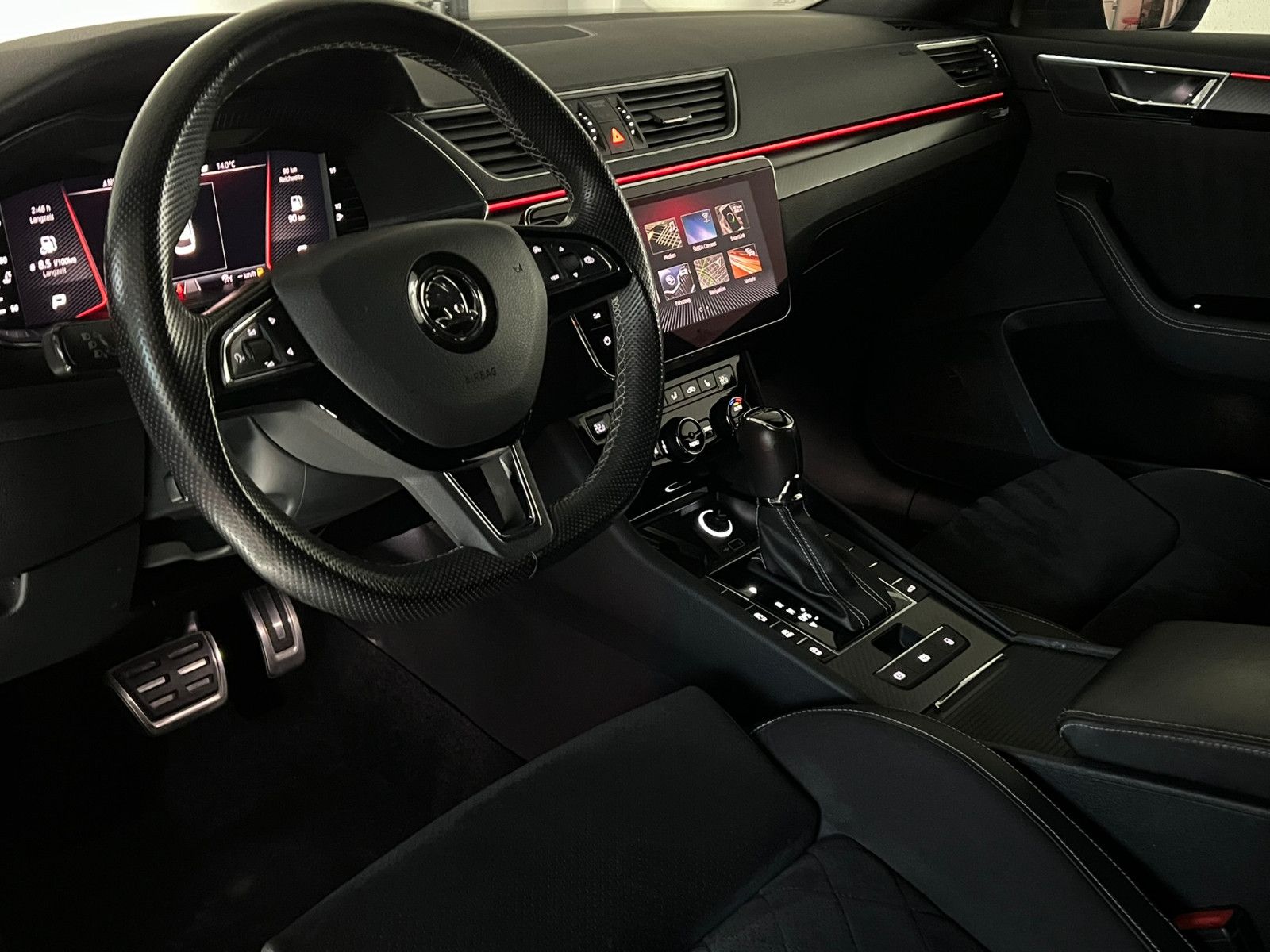 Fahrzeugabbildung SKODA Superb Combi SPORTLINE/LED/STHZ/AHK/ACC/VRTL