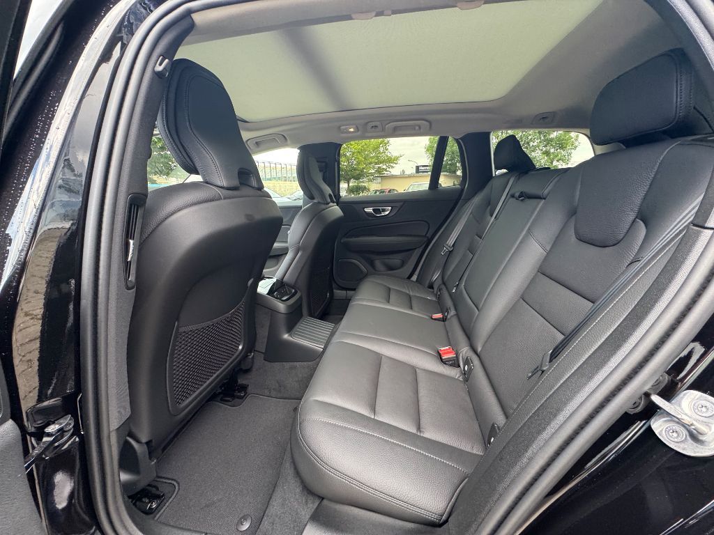 Fahrzeugabbildung Volvo V60 T6 Plug-in Hybrid AWD Plus Dark+LagomPak+