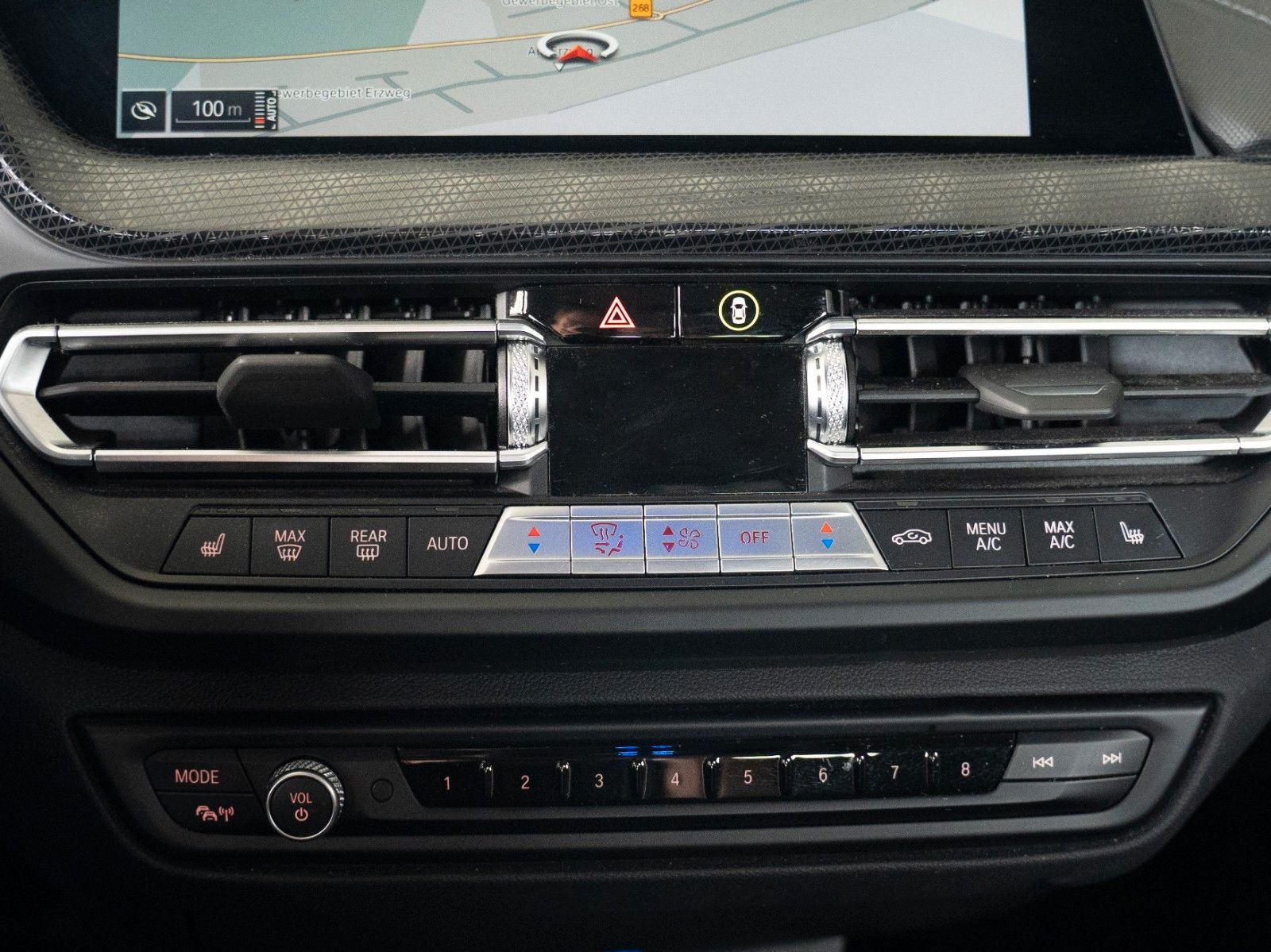 Fahrzeugabbildung BMW 118 i Sport Line AUTOMATIK/SITZHZG./PDC V+H/DAB