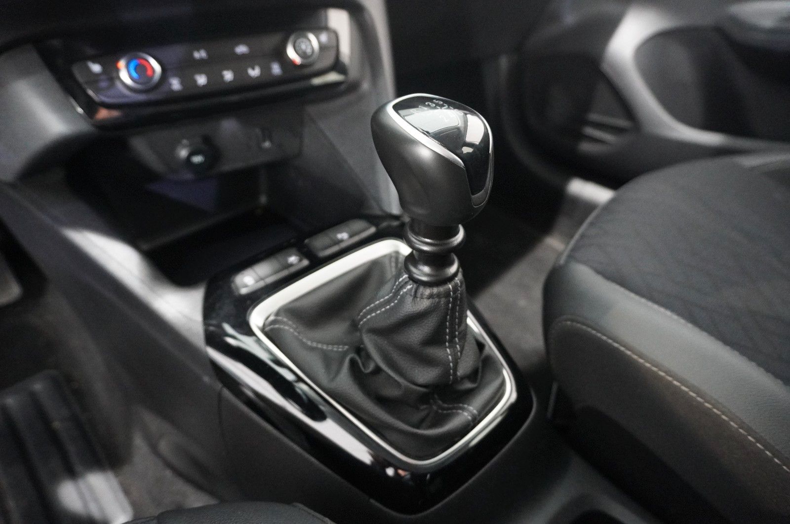 Fahrzeugabbildung Opel Corsa F 1.2 ELEGANCE NAVI/LED/SPORT/SH//VIRT/DAB