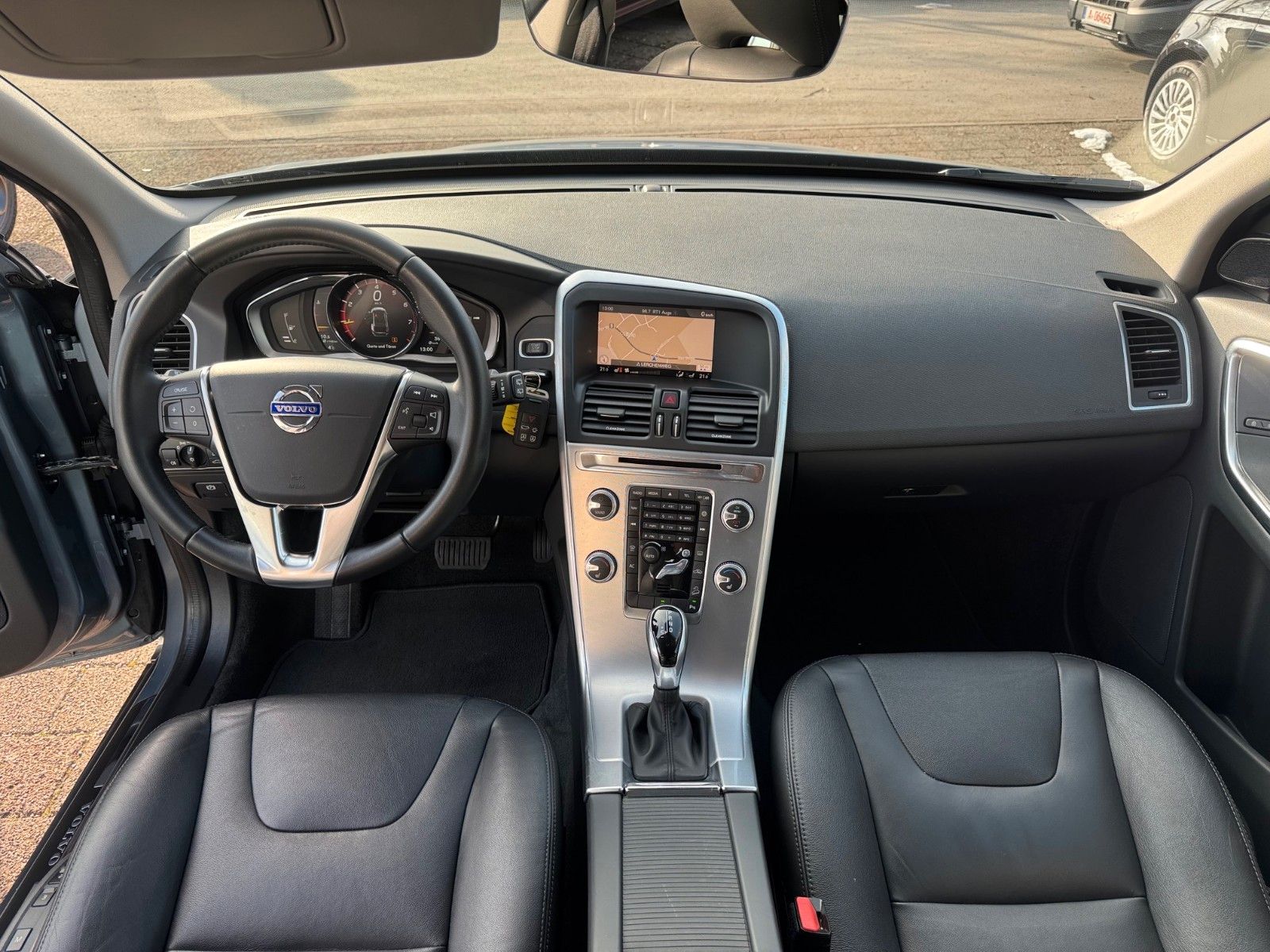 Fahrzeugabbildung Volvo XC60 Summum AWD 306PS NAVI LEDER SITZHZG AUTOM.