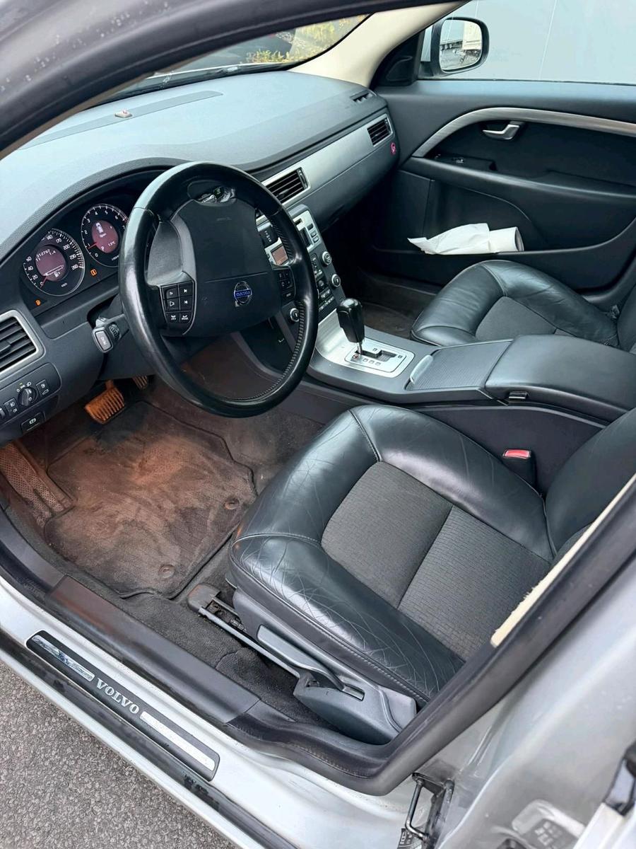 Volvo V70 2009 — photo 15