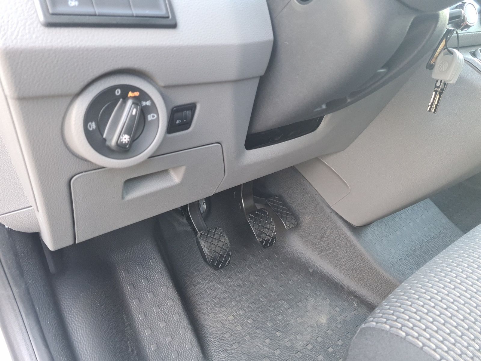 Fahrzeugabbildung Volkswagen T6 Kombi T6.1 TDI 9-Sitzer LR SITZH. PDC KLIMA