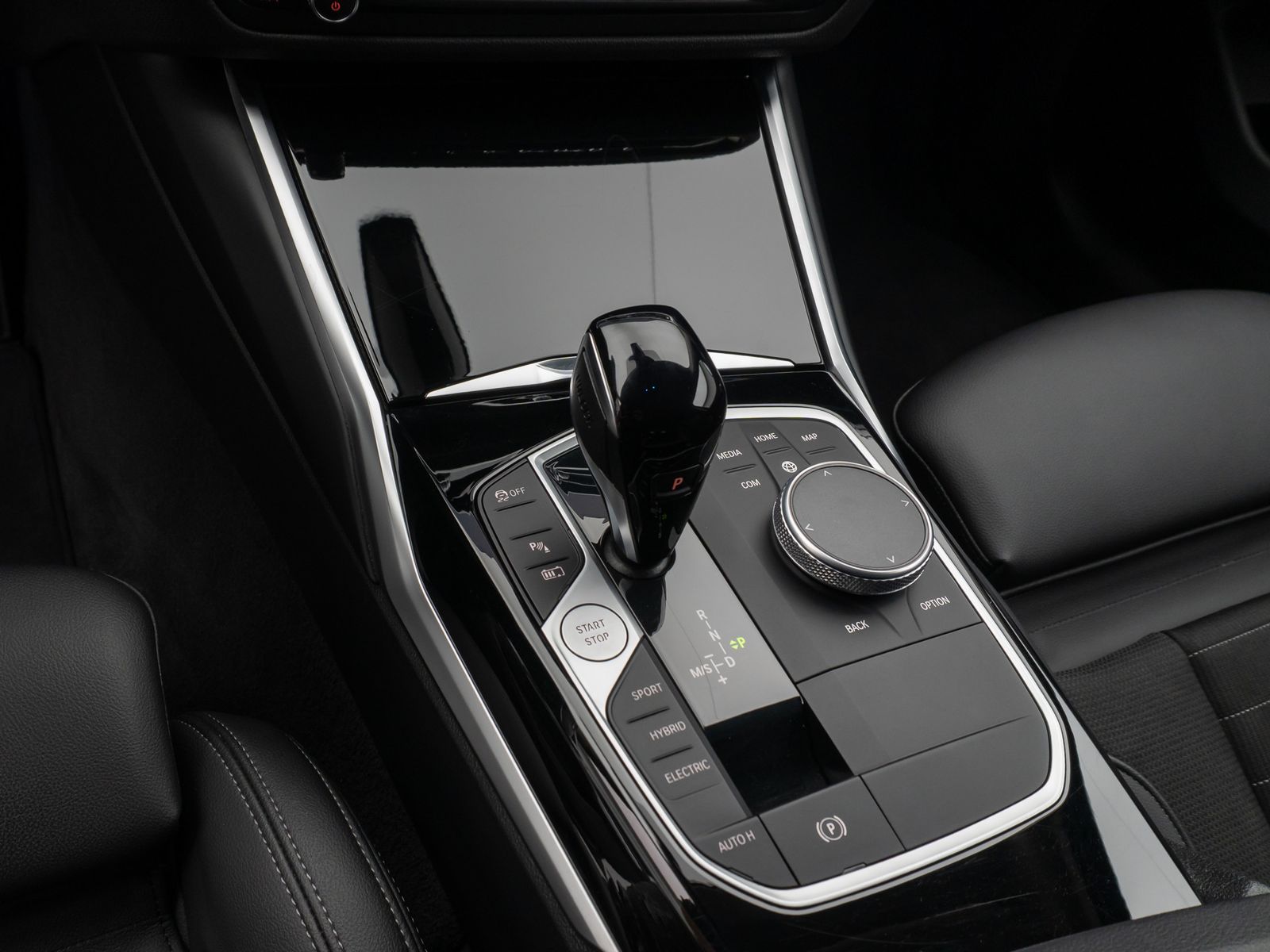 Fahrzeugabbildung BMW 330e Sport Line DAB HiFi WLAN Stop&Go PDC Alarm