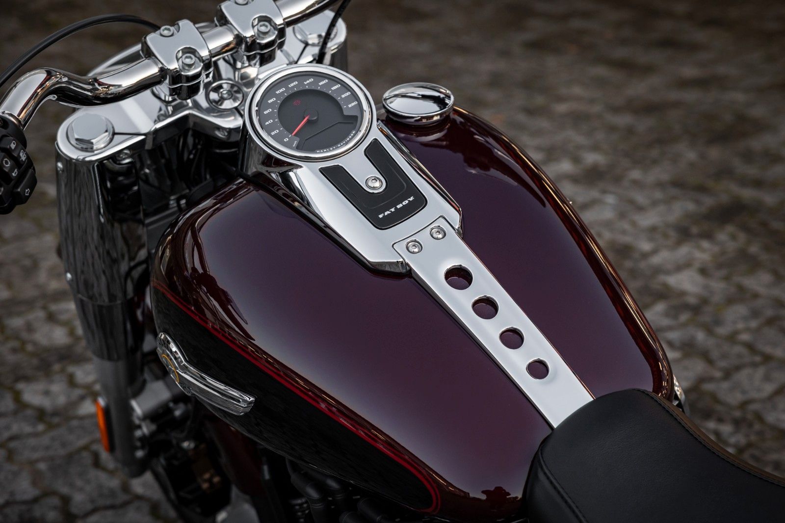 Fahrzeugabbildung Harley-Davidson FLFBS FAT BOY 114 -SOFTAIL-Midnight Crimson