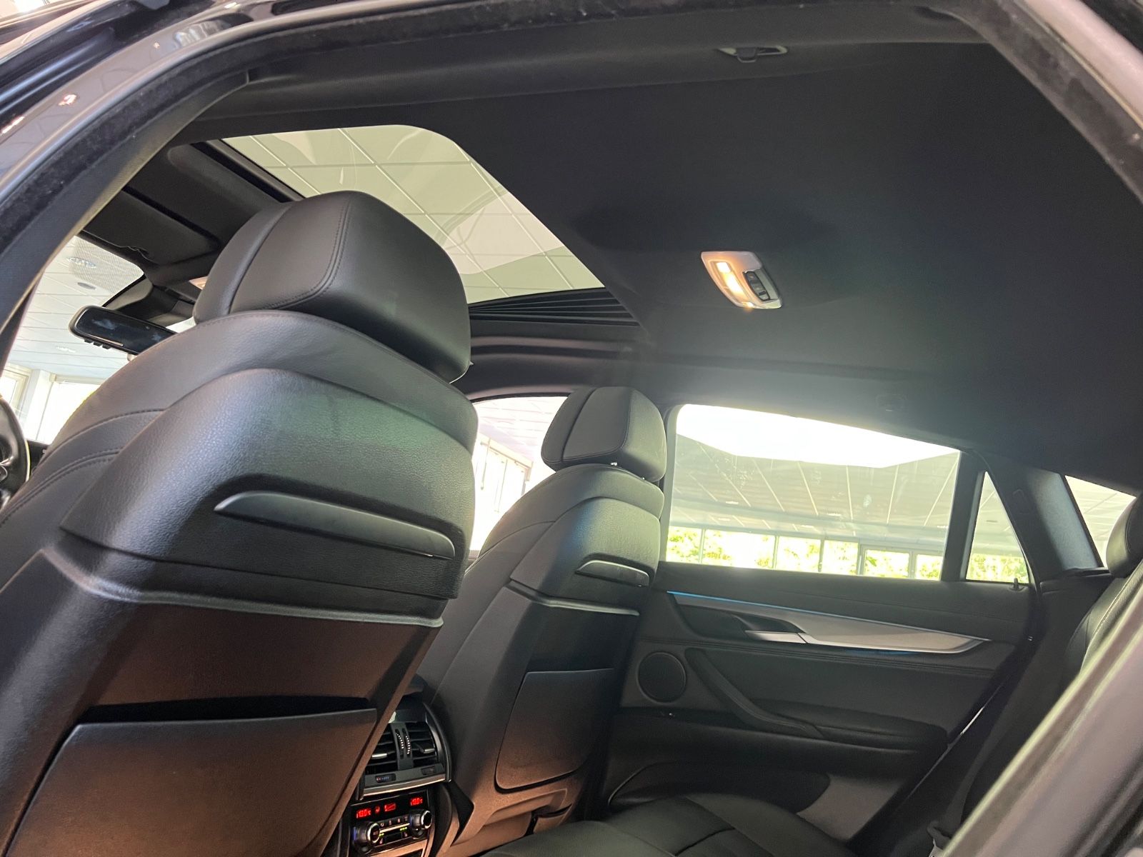 Fahrzeugabbildung BMW X6 xDrive 30 d M Sport Paket *4xSitzh*Head-Up*