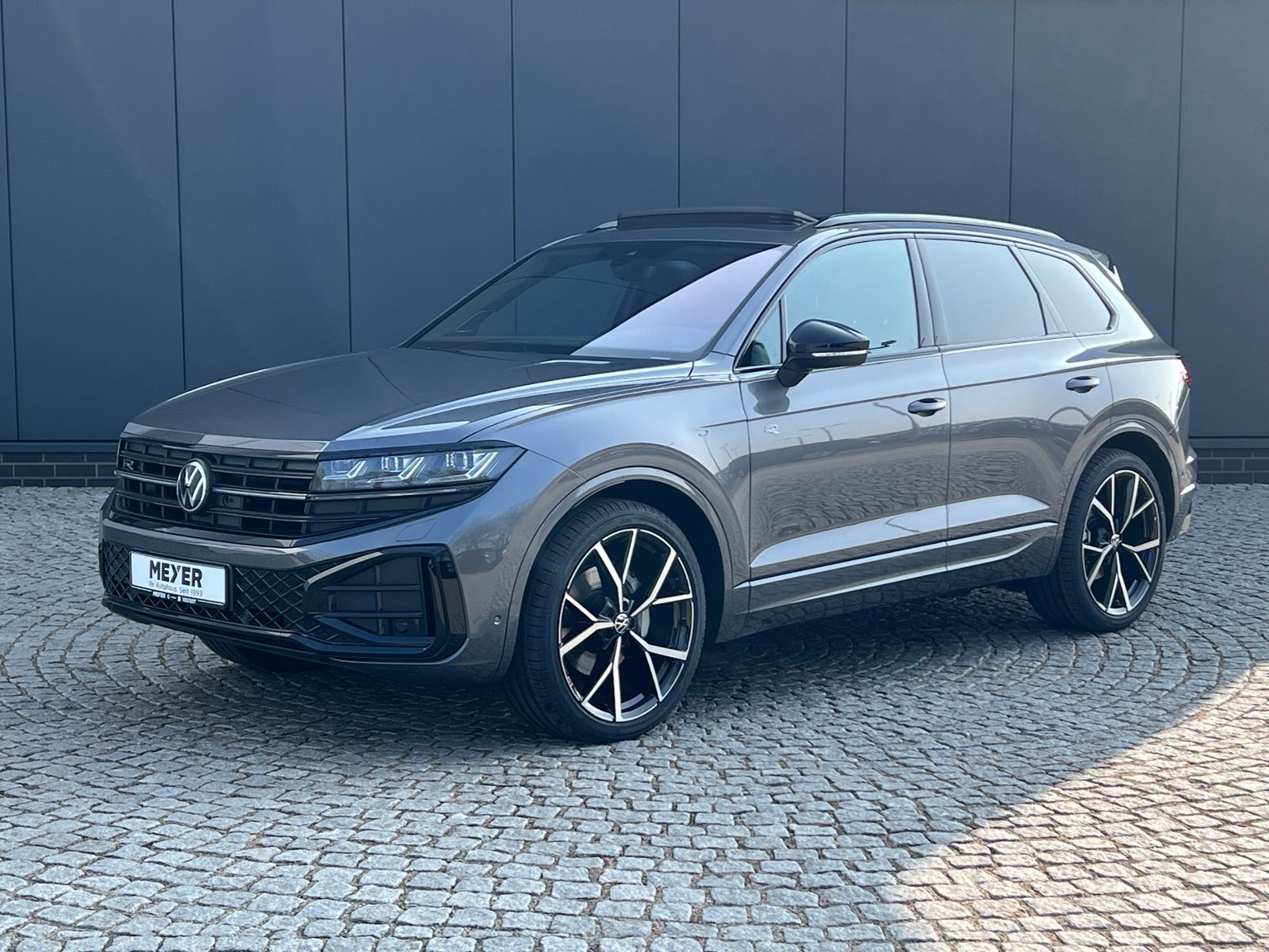 Fahrzeugabbildung Volkswagen Touareg R-Line FINAL EDITION V6 TDI SCR 4MOTION