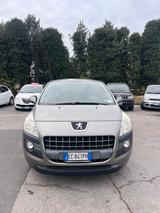 Peugeot 3008 1.6 HDi 110CV Business - Peugeot 3008 mit Diesel-Antrieb: Gold