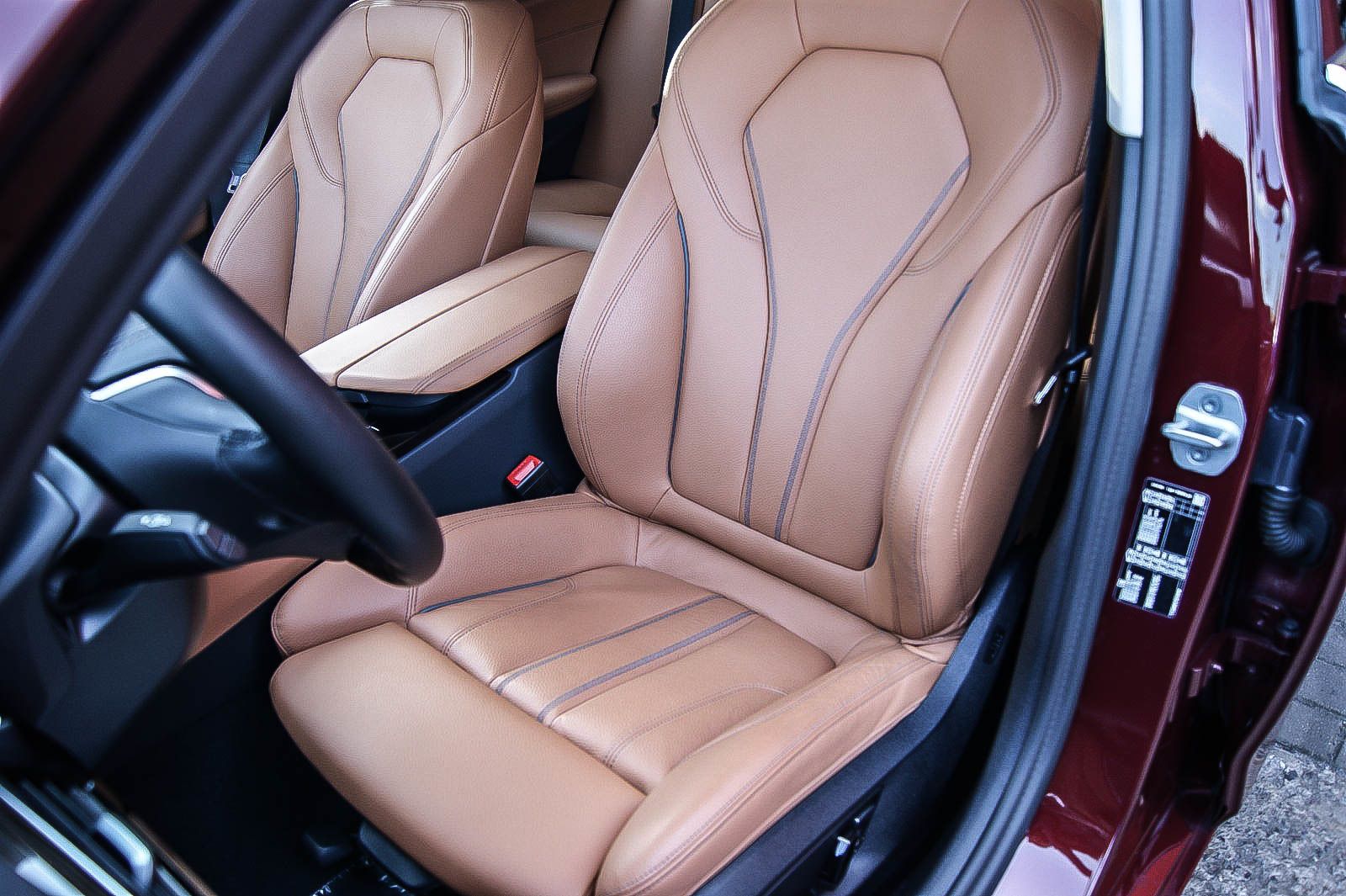 Fahrzeugabbildung BMW 530 d Touring H&K SOUND PANORAMA AVENTURINROT 3