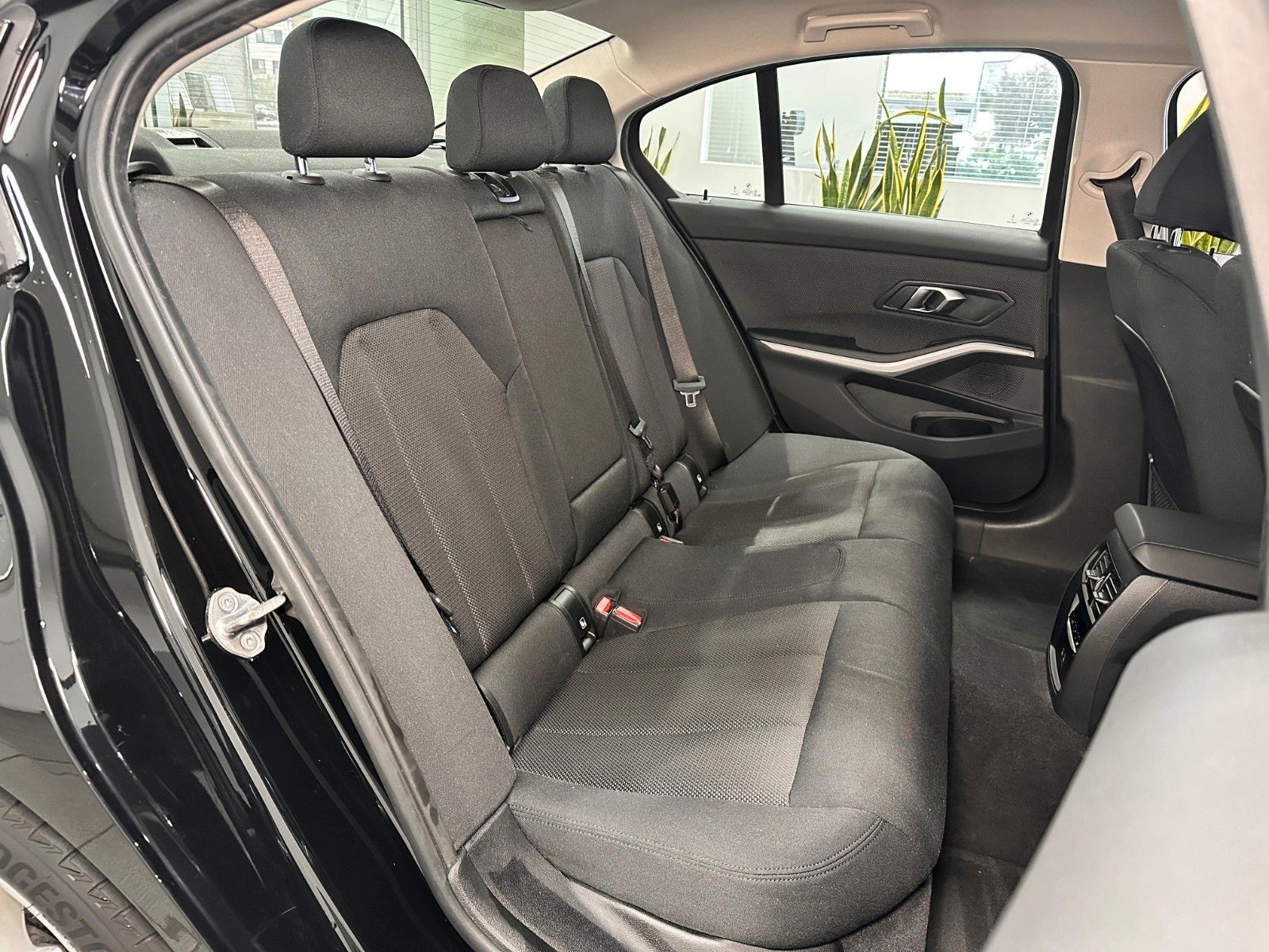 BMW 318 i Limousine 1.Hand|Kamera|Navi|LED|Memory foto 17