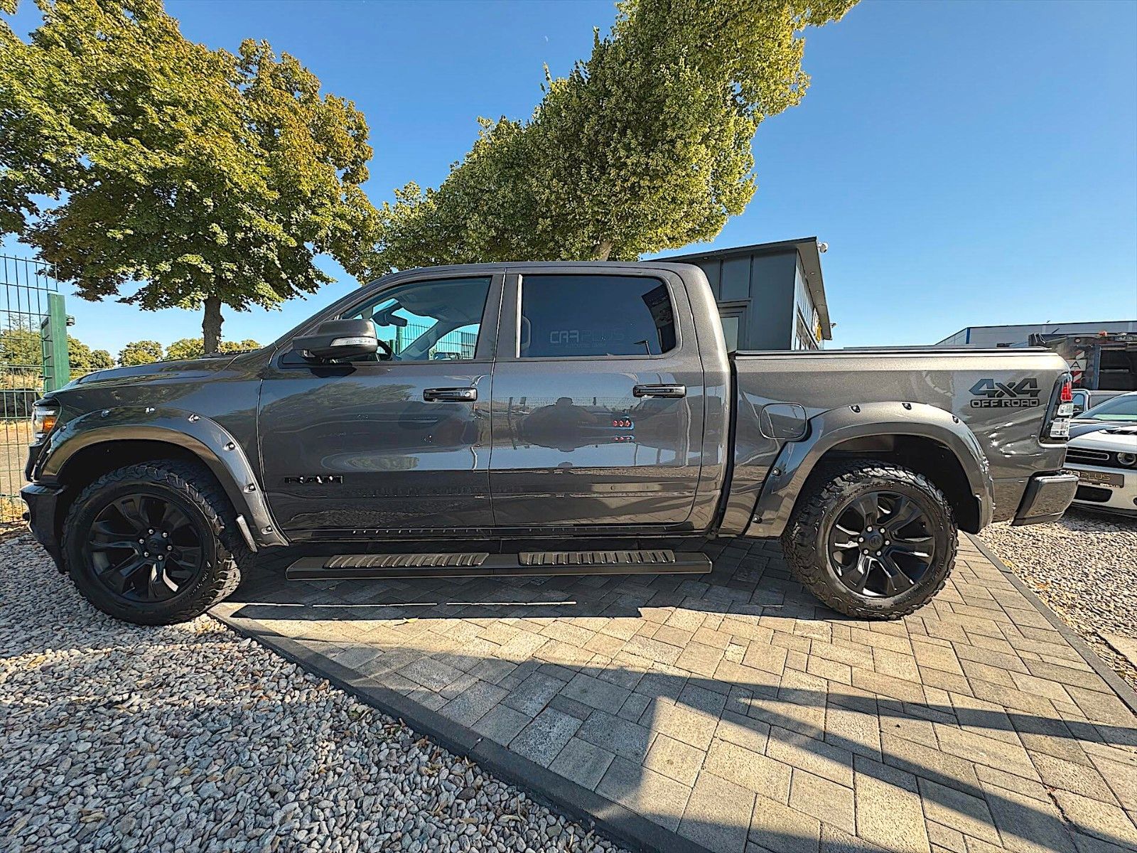 Fahrzeugabbildung Dodge RAM 5.7 V8 HEMI Night Edition OFFROAD 4x4 19%