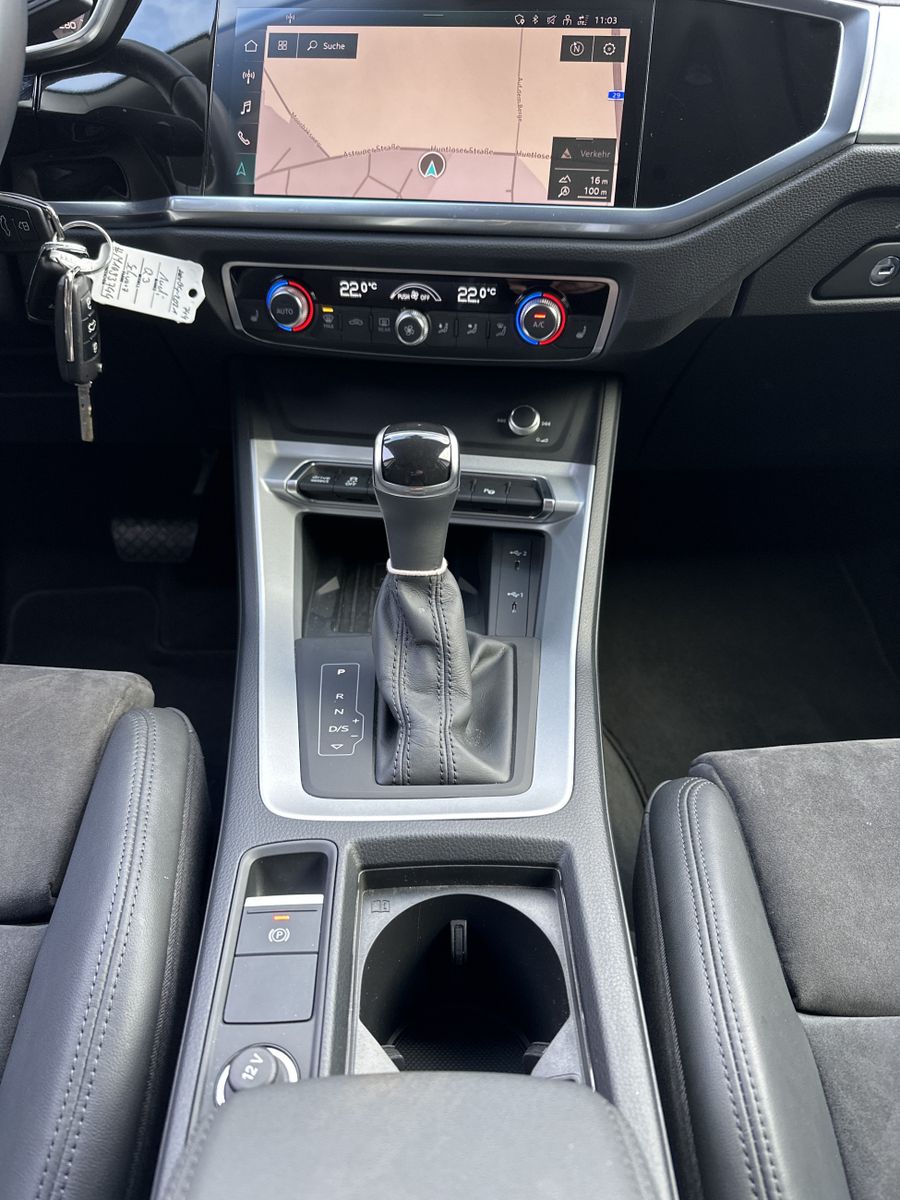 Fahrzeugabbildung Audi Q3 SpB 40 TDI Qu S-Line NAV+MATRIX+KAM+V-COCKPIT