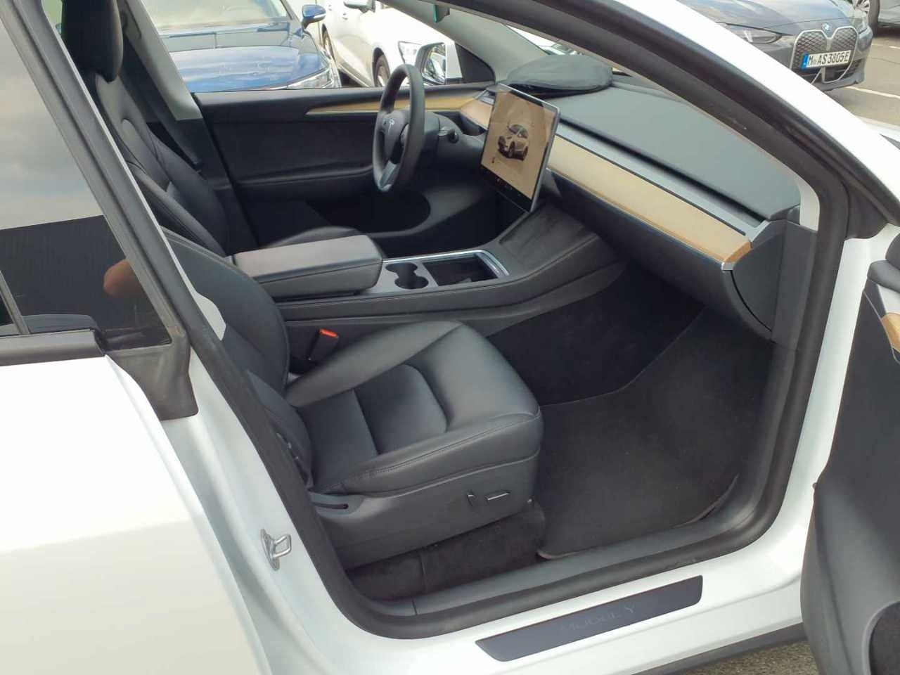 Fahrzeugabbildung Tesla Model Y LONGRANGE DUAL-MOTOR NAVI/LED/KAMERA/AMD