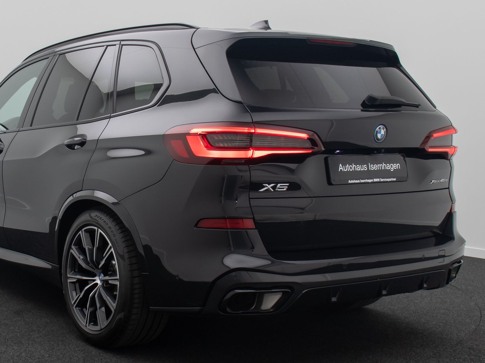 Fahrzeugabbildung BMW X5 xD45e M Sport Individual AHK HiFi DAB Panoram