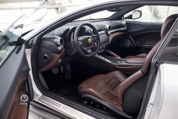 2017 Ferrari GTC4LUSSO — фото 2