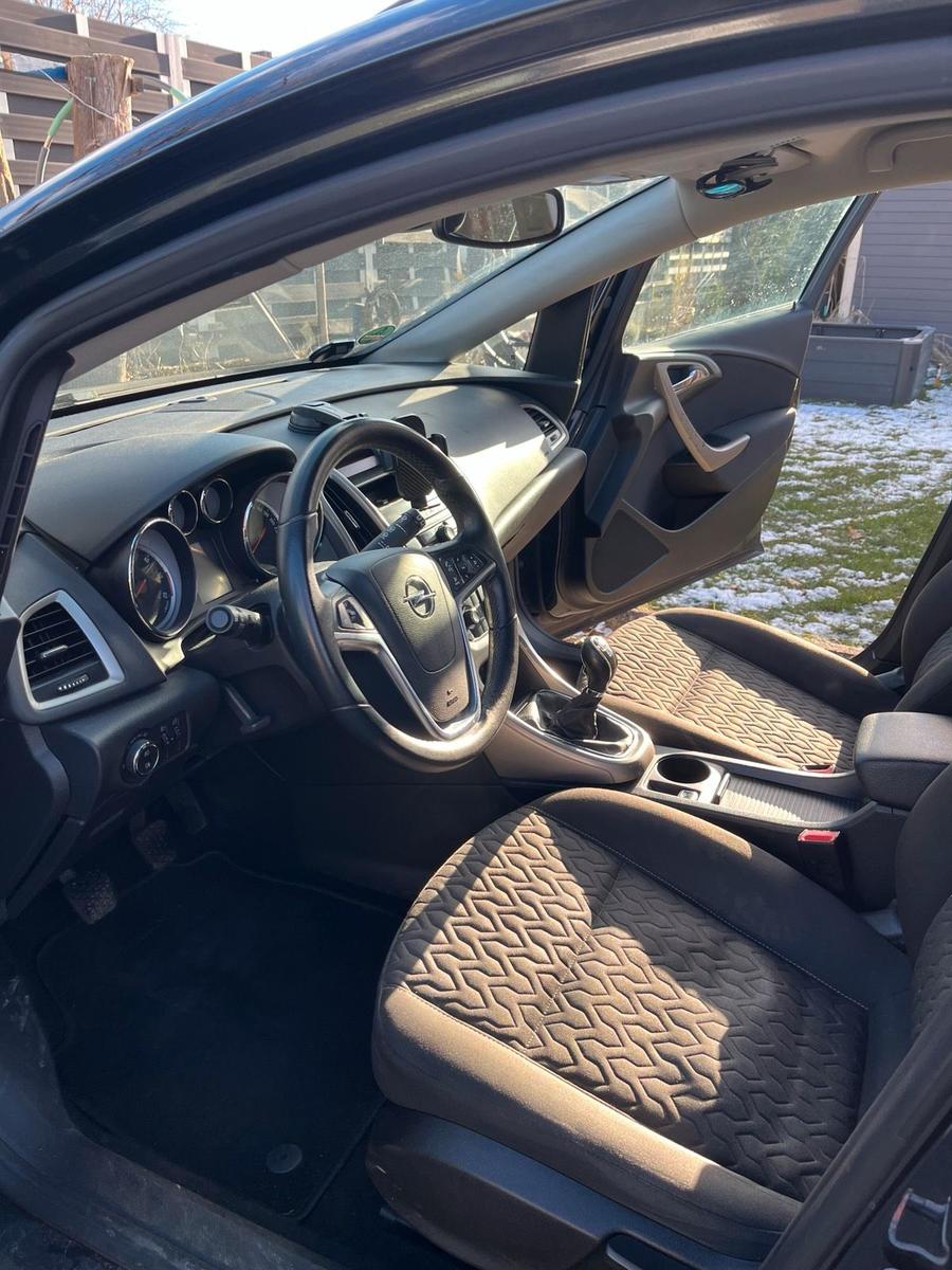 Opel Astra 2013 — photo 8