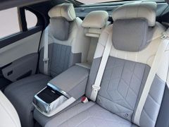 Fahrzeugabbildung BMW i7 xDrive M70 THEATRE EXECUTIVE LOUNGE B&W SKY