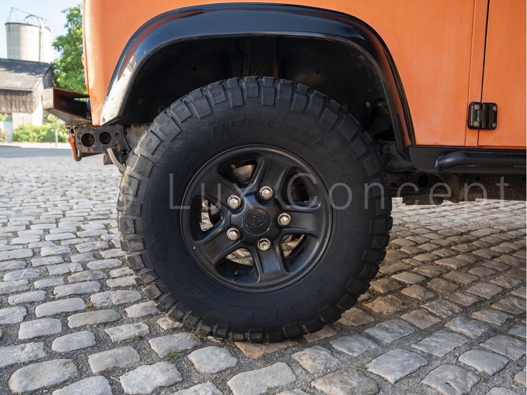 Land Rover Defender