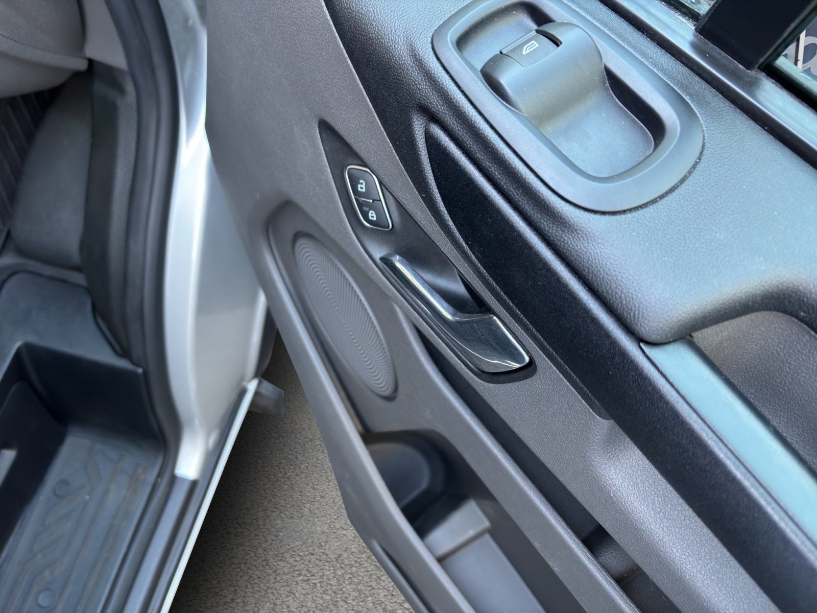 Fahrzeugabbildung Ford Transit Custom 2.0 TDCi 280 L1 Trend