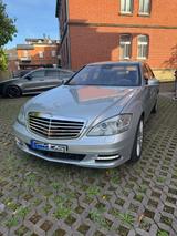 Mercedes-Benz S 450 4MATIC **Scheckheft** - Mercedes-Benz S 450 mit Benzin-Antrieb