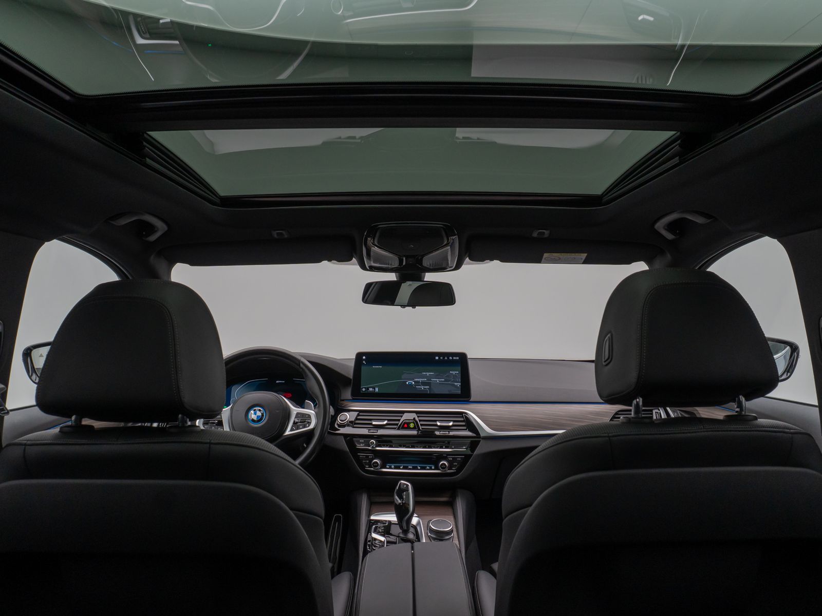 Fahrzeugabbildung BMW 530e xD M Sport Panorama 360°DAB HiFi AHK Alarm