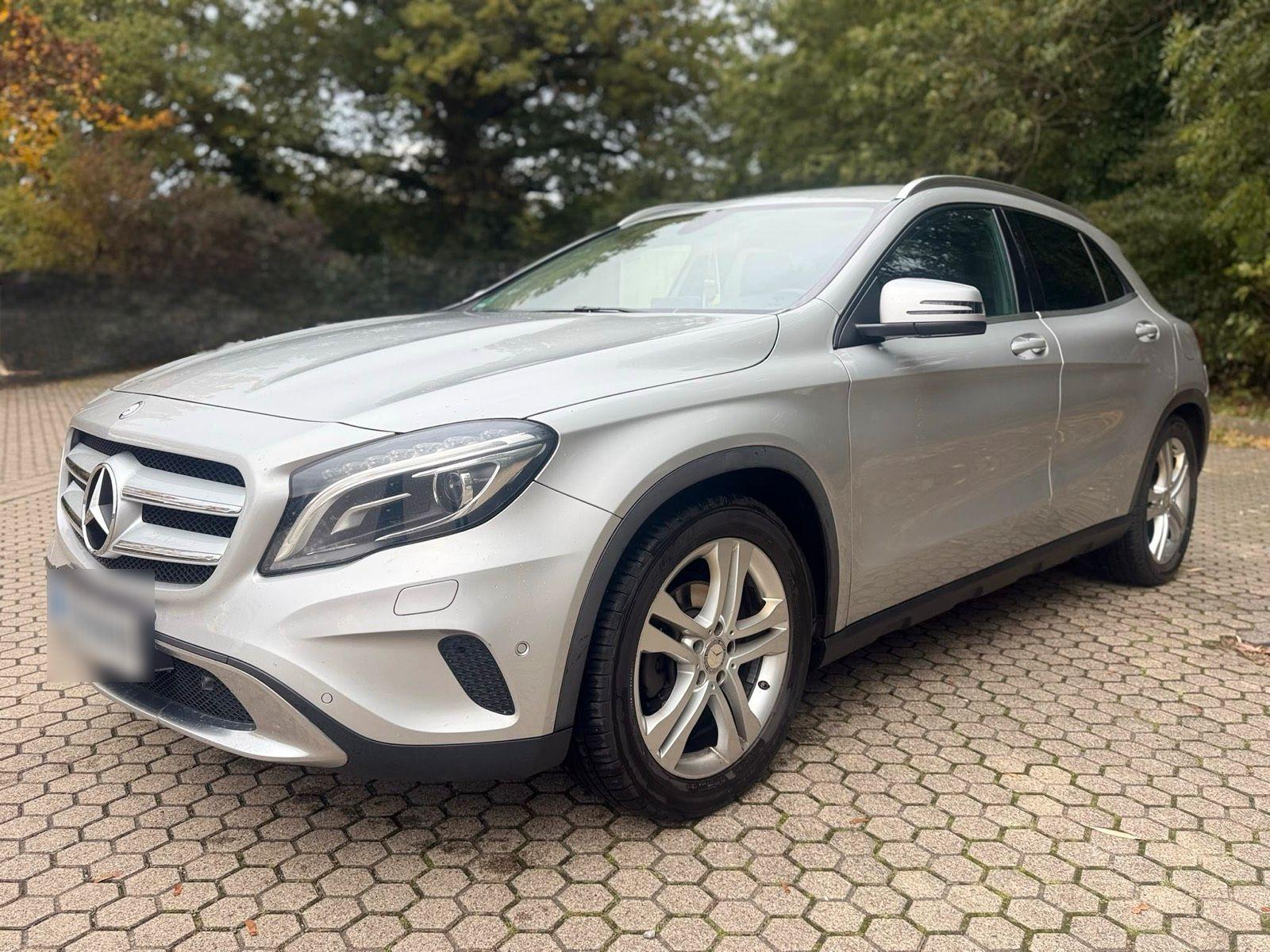 Mercedes-Benz GLA 220