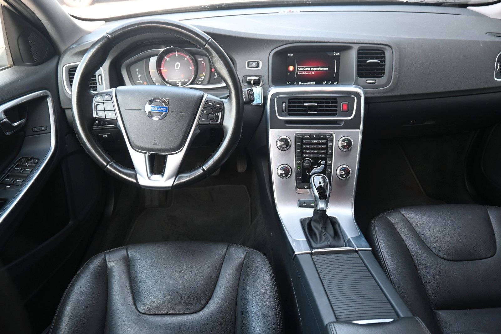 Fahrzeugabbildung Volvo **Mietkauf**V60D6*Sum*SD*NAVI*STHZ*E-KZ*Diesel