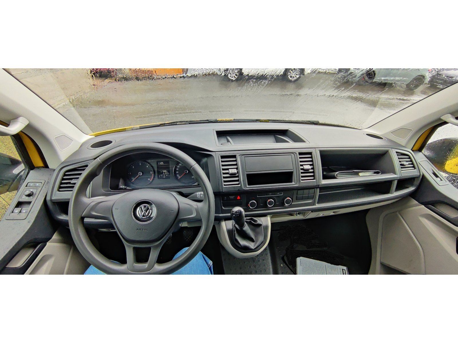 Fahrzeugabbildung Volkswagen T6 Transporter Kasten TDI *mit Gebrauchsspuren