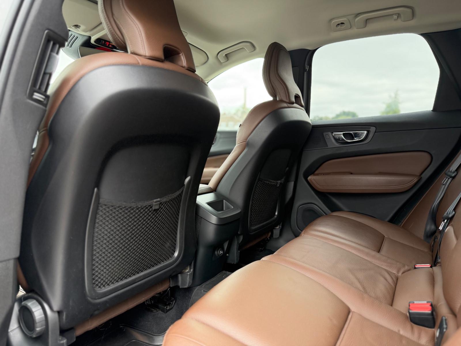 Volvo XC60 Momentum Pro*LEDER*ACC*LED*SENSUS*APPLECAR
