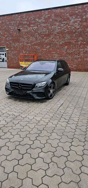 Image of Mercedes-Benz E 300