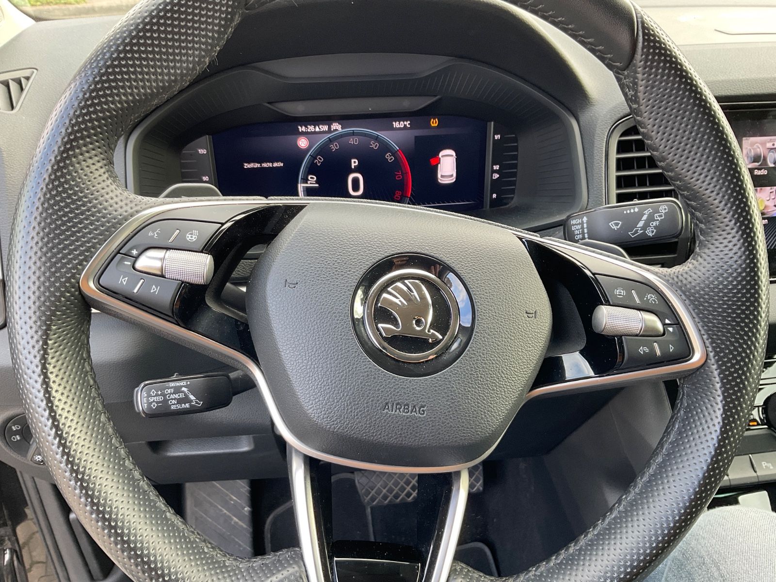 Fahrzeugabbildung SKODA Karoq 1.5l TSI DSG ACC,Kamera,Navi,LED,ACC